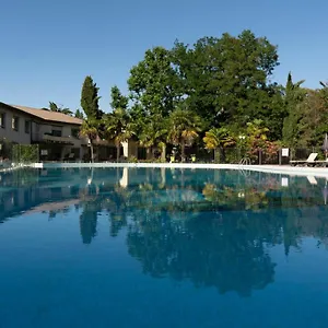Logis Restaurant Les Oliviers Hotel